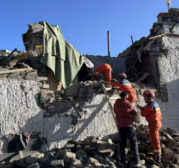 Sismo de 7.1 grados deja casi 100 muertos en el Tíbet, en la frontera entre China y Nepal 