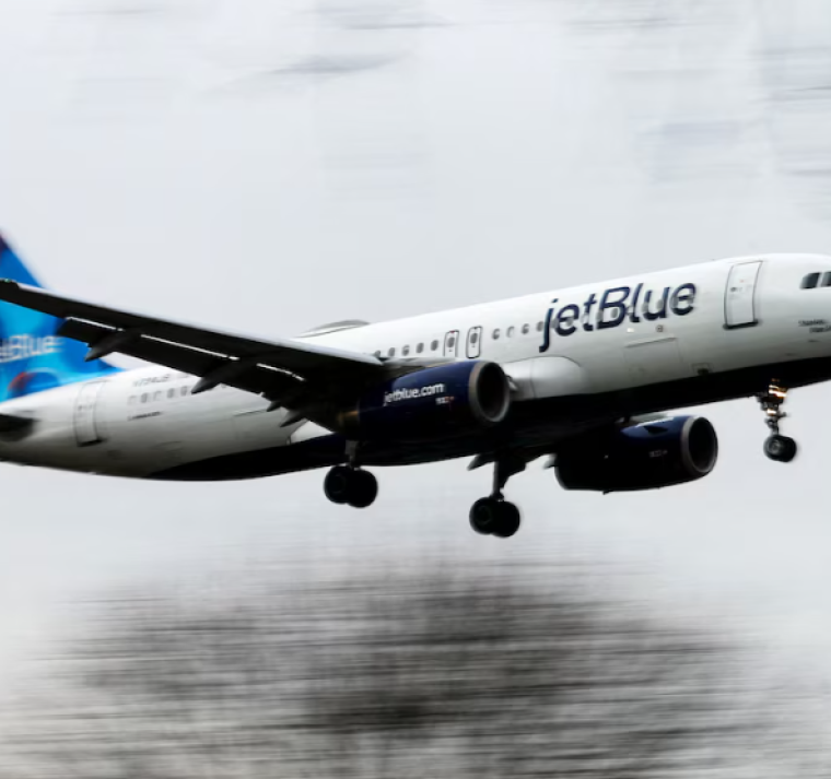 Dos cuerpos fueron hallados en el tren de aterrizaje de un avión de JetBlue en Florida 