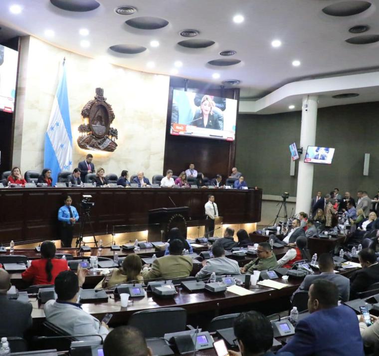 Congreso Nacional aprueba 18 adendas a los contratos de energía