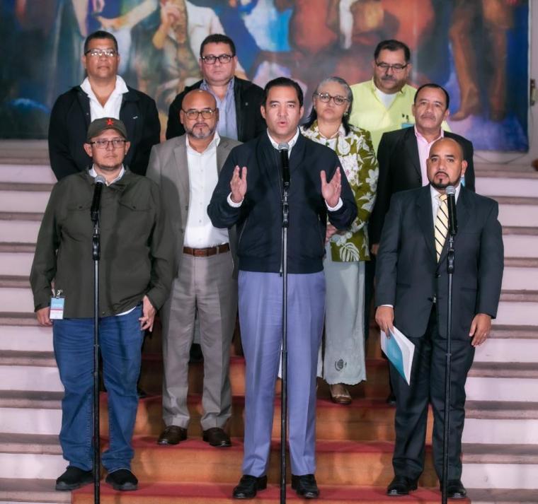 Gobierno anuncia reajuste salarial para maestros