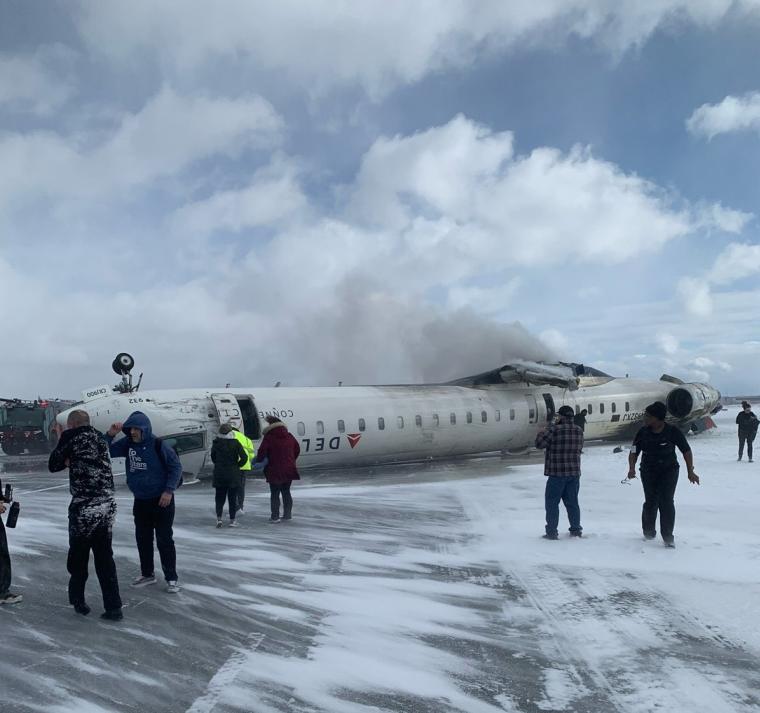 Avión de Delta Air Lines se estrella en el Aeropuerto Internacional Pearson de Toronto