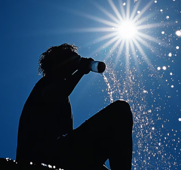 Tomar agua todo el día, ¿uno de los secretos para vivir más tiempo? 
