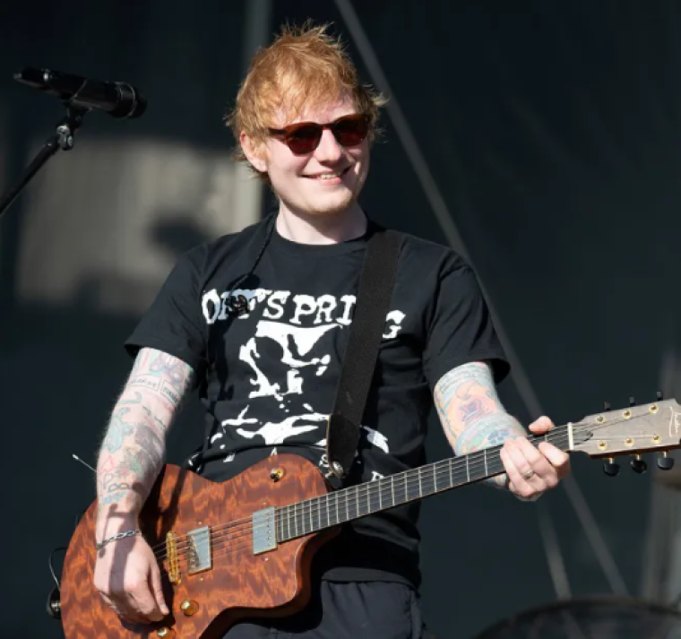 Ed Sheeran sorprende en Nueva Orleans con show callejero y estrena "Azizam" 