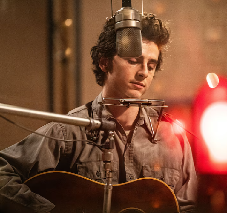 Cuándo llega la biopic de Bob Dylan, “Un completo desconocido”, al streaming 