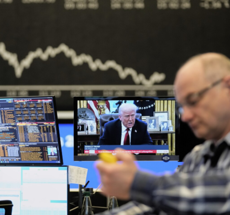 Los aranceles de Trump causan fuertes pérdidas en las bolsas mundiales, del dólar y el petróleo 