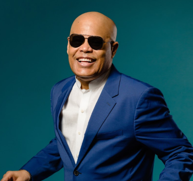 Fallece el merenguero, Rubby Pérez tras derrumbe del techo de una discoteca en República Dominicana. 