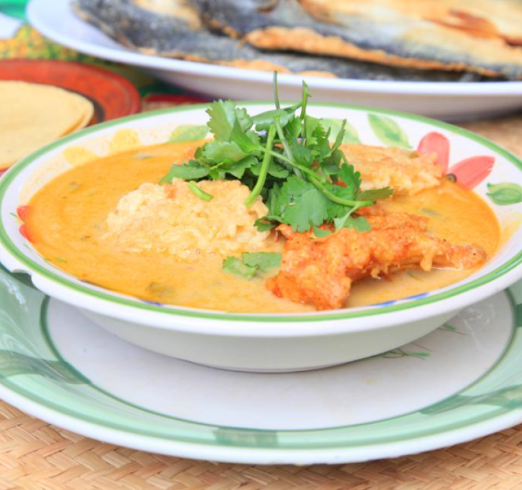 La sopa de tortas de pescado seco se consagra como el platillo emblemático de la Semana Santa hondureña 
