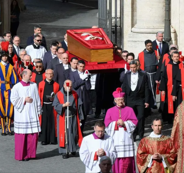El Vaticano publica cómo será el funeral del Papa Francisco 