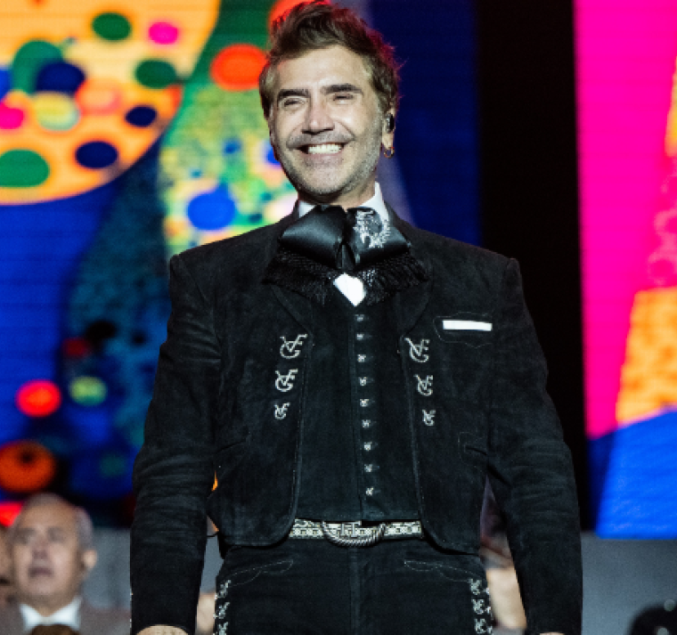 Alejandro Fernández lanza ‘De Rey a Rey’, un homenaje a su padre Vicente Fernández desde la plaza de toros La México 