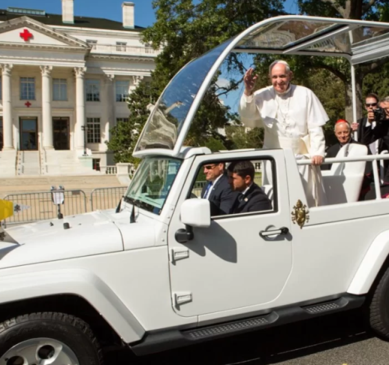 Un papamóvil de Francisco se convertirá en clínica para los niños de Gaza 