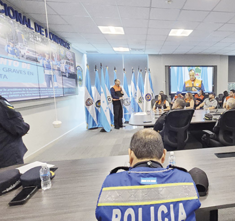 Gobierno expone plan para beneficiar a motociclistas y reducir accidentes viales