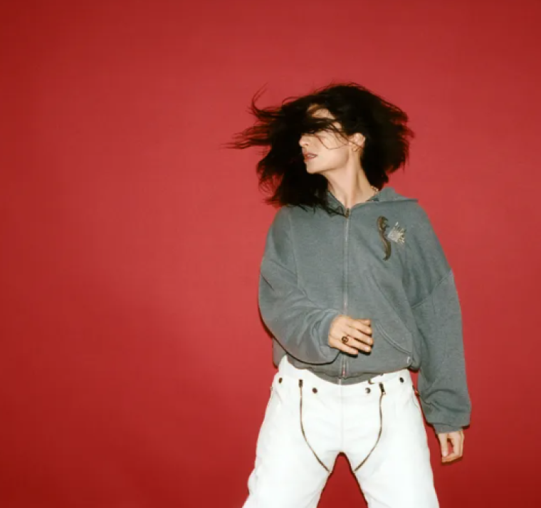 Lorde presenta "Man of the Year" y reflexiona sobre su identidad de género en un poderoso videoclip 