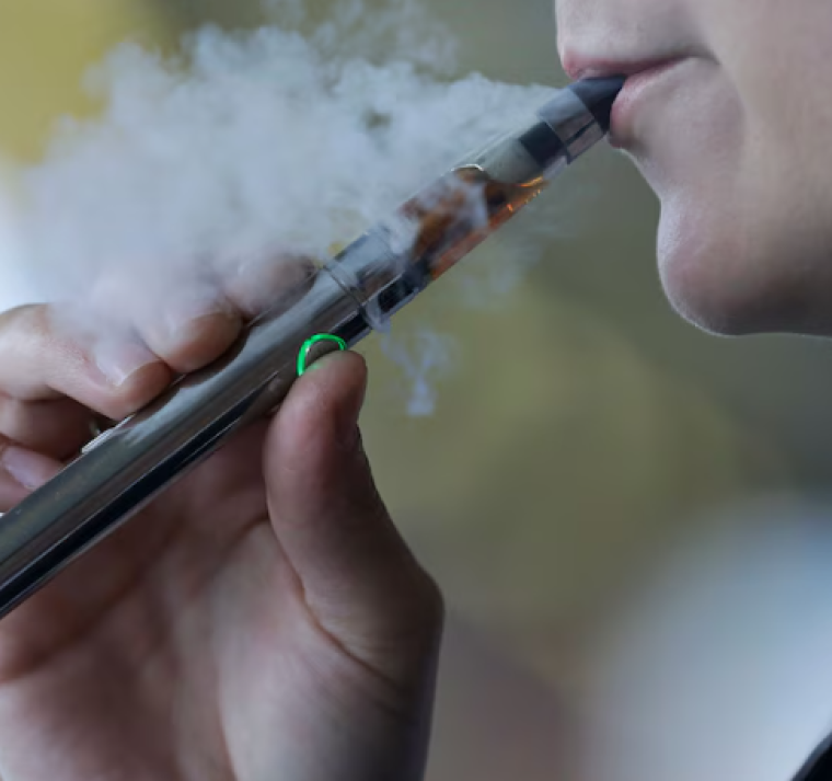 OMS urge veto global a sabores en tabaco y vapeadores por amenaza a la salud 