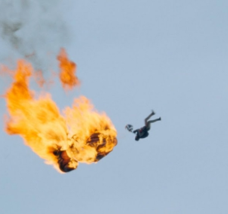 ¡Imparable! Tom Cruise bate Récord Guinness con arriesgada acrobacia 