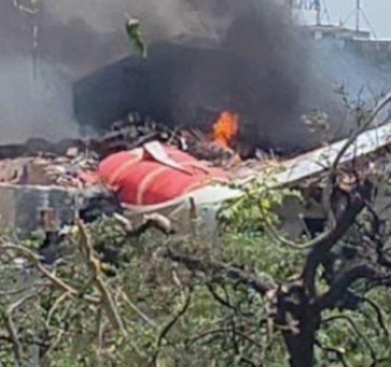 Terror en el aire: avión con 240 personas cae tras despegar en India 