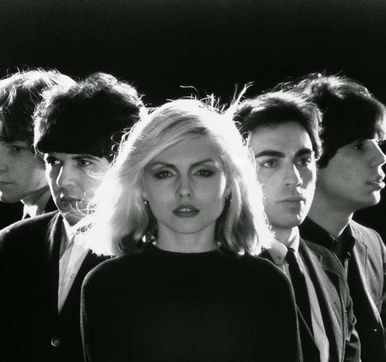 Blondie y “X Offender” cumplen 49 años: la canción que definió su estilo irreverente 