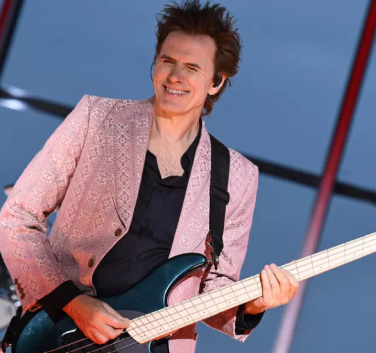 Entre sintetizadores y ritmos profundos: 65 vueltas al sol para el bajista de Duran Duran