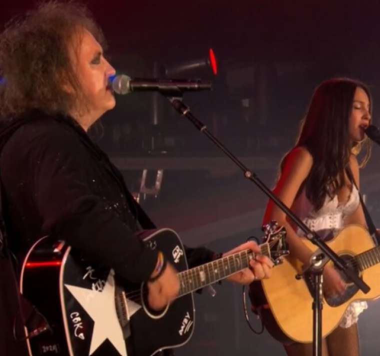 Glastonbury 2025 se ilumina con la inesperada aparición de Robert Smith y Olivia Rodrigo 