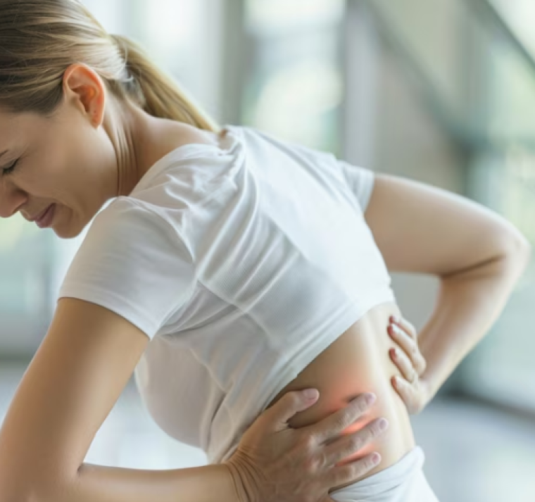 Despídete del dolor de cintura con estos 6 consejos de ejercicio, postura y alimentación 