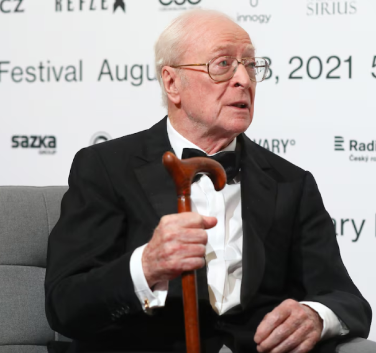 Michael Caine, a sus 92 años, podría regresar del retiro en la secuela de ‘El último cazador de brujas’ junto a Vin Diesel 