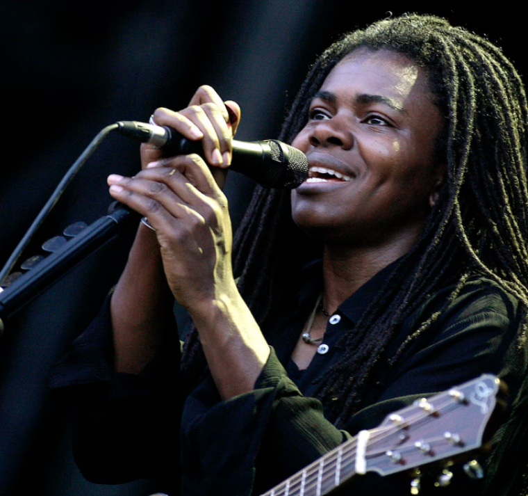 Tracy Chapman celebra 62 años como referente del folk con conciencia social 