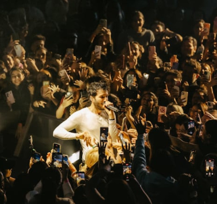 Sebastián Yatra conquista Buenos Aires con sold out y arranque triunfal de «Entre Tanta Gente Tour» 