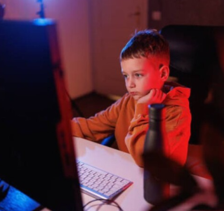 Cómo identificar si un menor sufre ciberacoso mientras juega videojuegos 