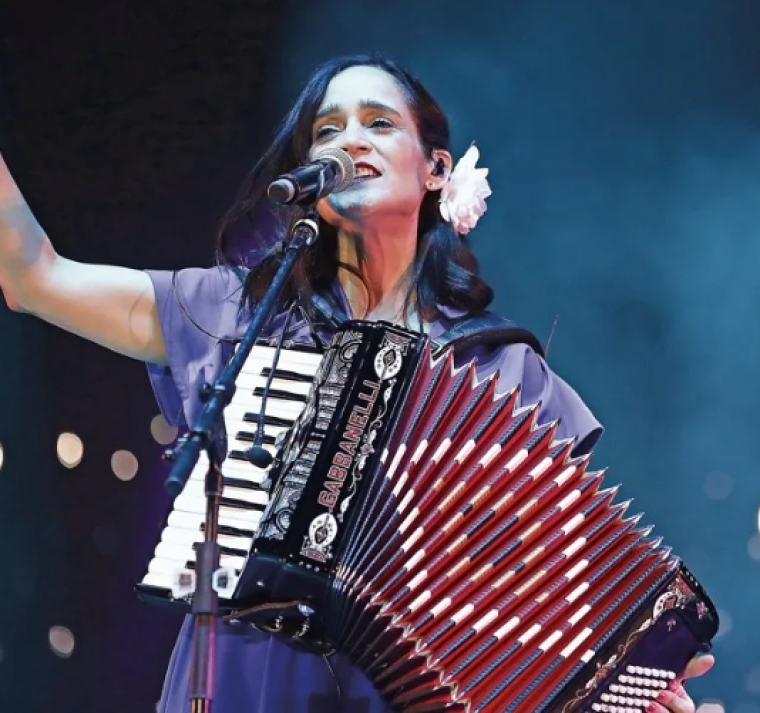 Julieta Venegas genera opiniones divididas con su canción para el Mundial 