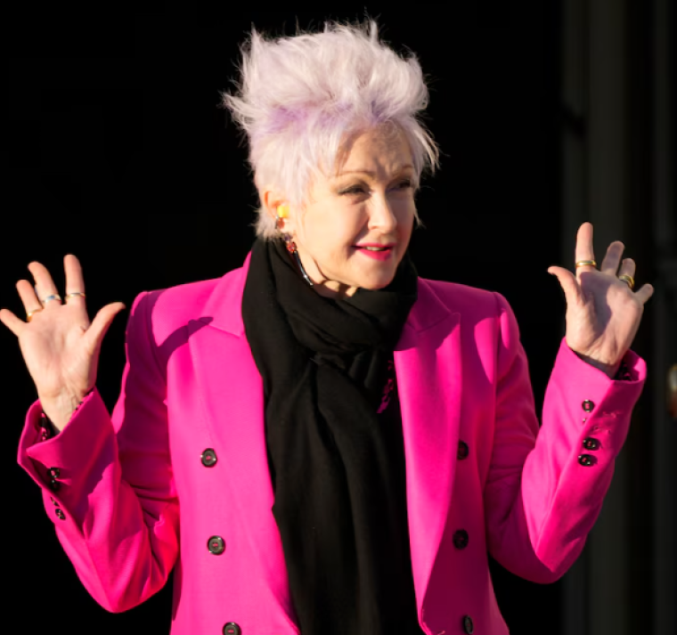 La historia de Cyndi Lauper, la artista que llevó rebeldía y color al pop 