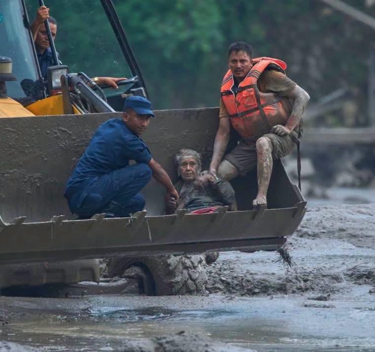 Riada devastadora deja decenas de muertos y desaparecidos en Nepal 