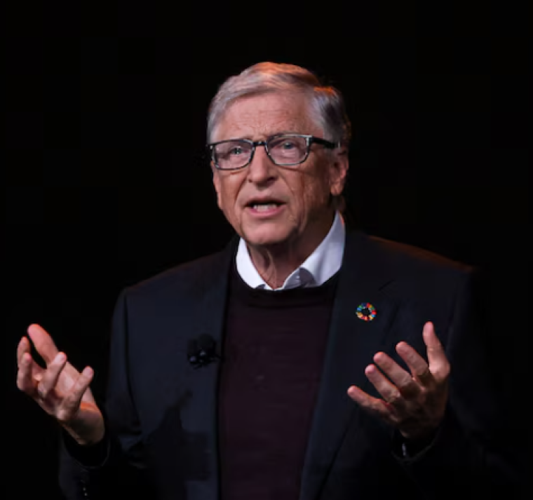 Bill Gates plantea cobrar impuestos a la IA para frenar el impacto laboral