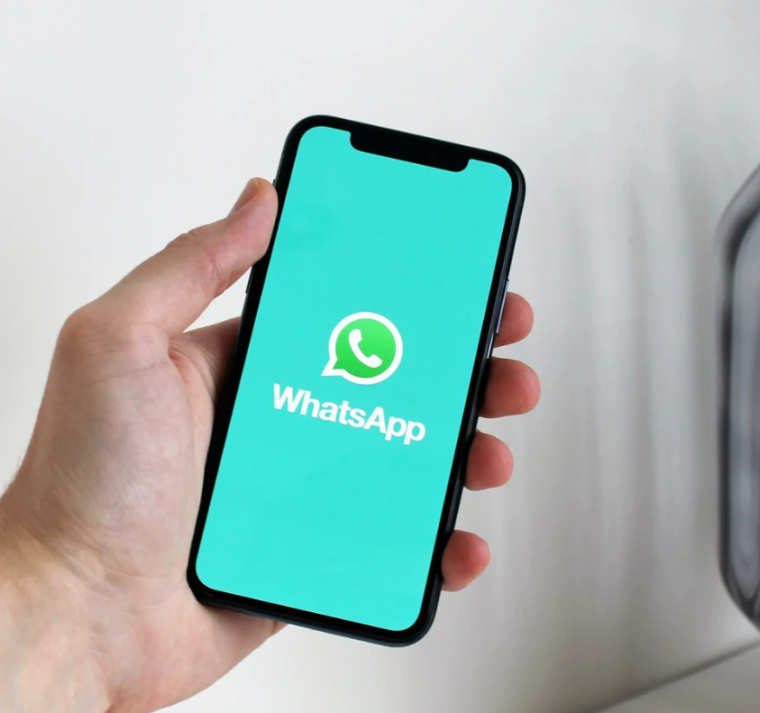 La estafa que puede esconderse detrás de una foto de visualización única en WhatsApp 