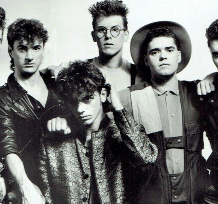 La discográfica ofreció un millón de dólares para rehacer el álbum que llevó a INXS al éxito mundial